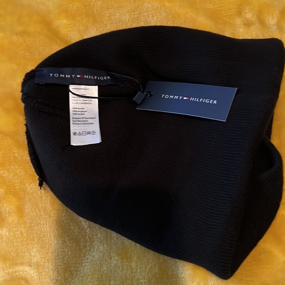 Tommy Hilfiger Knit Beanie - Picture 3 of 4